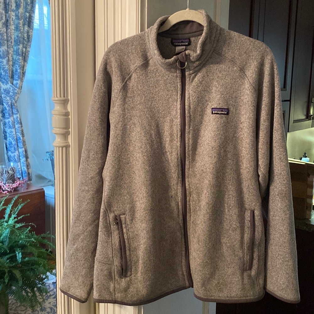 Amazing men’s Patagonia used fleece jacket with zipper